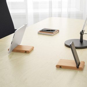 IKEA BERGENES Држач за мобилен телефон од бамбус