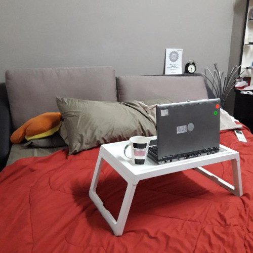 IKEA KLIPSK Масичка пластична за во кревет